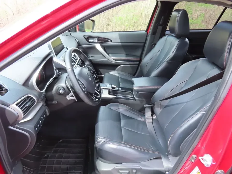 2019 Mitsubishi Eclipse Cross - Image 6 of 10