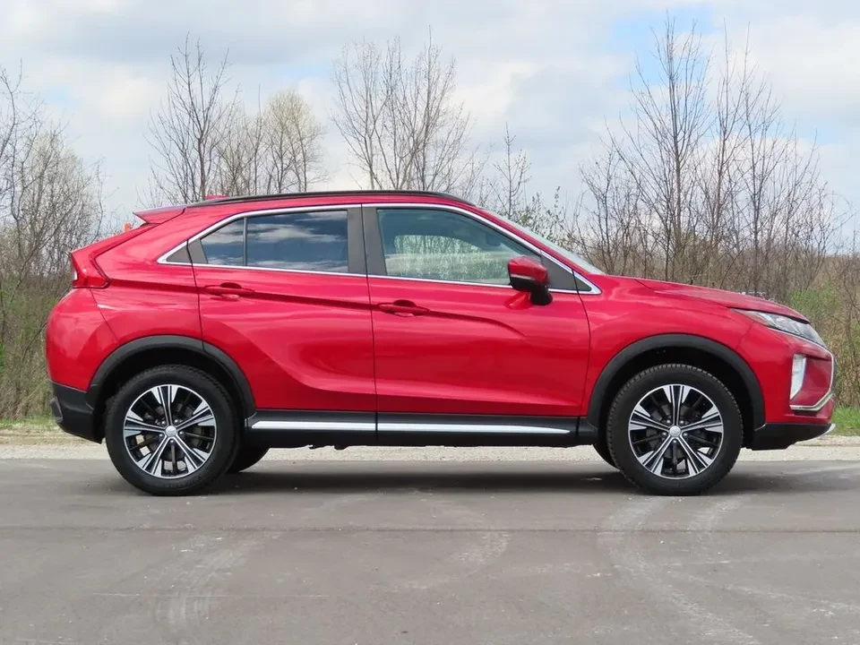 2019 Mitsubishi Eclipse Cross - Image 3 of 10