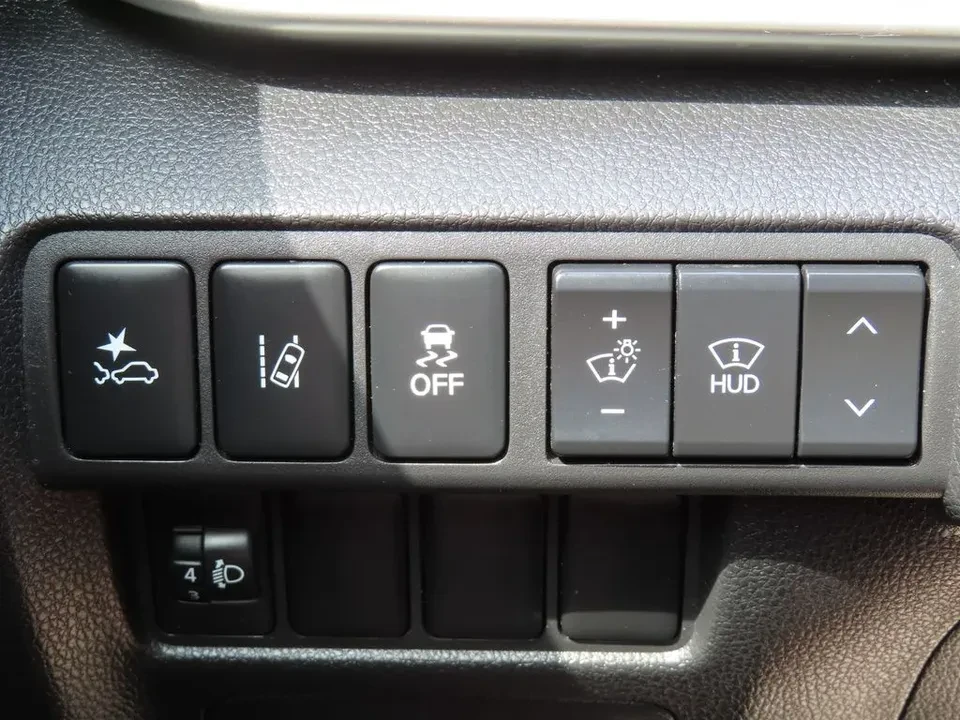2019 Mitsubishi Eclipse Cross - Image 7 of 10