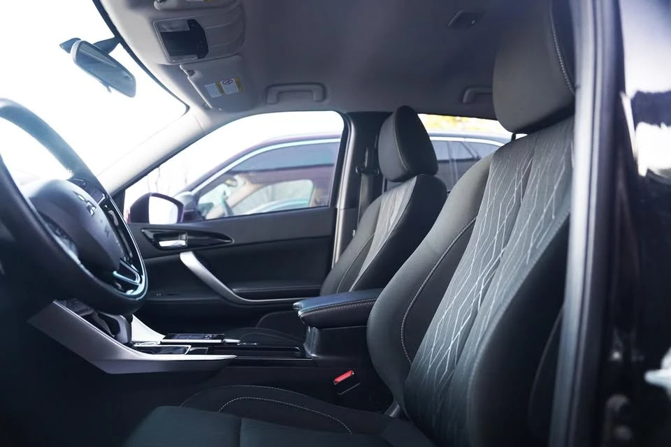 2019 Mitsubishi Eclipse - Image 9 of 10