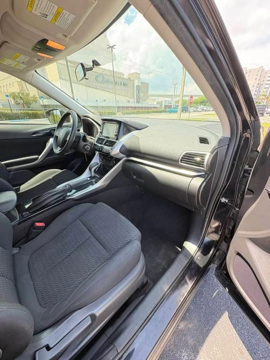 2019 Mitsubishi Eclipse - Image 15 of 18