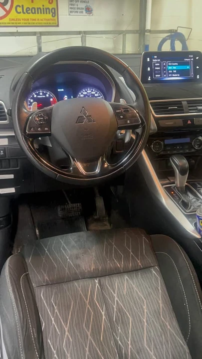 2019 Mitsubishi Eclipse - Image 9 of 16