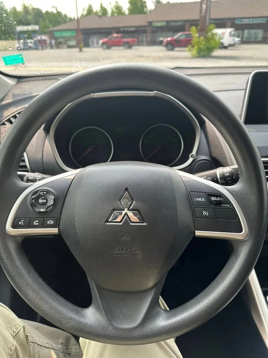2019 Mitsubishi Eclipse Cross - Image 9 of 13