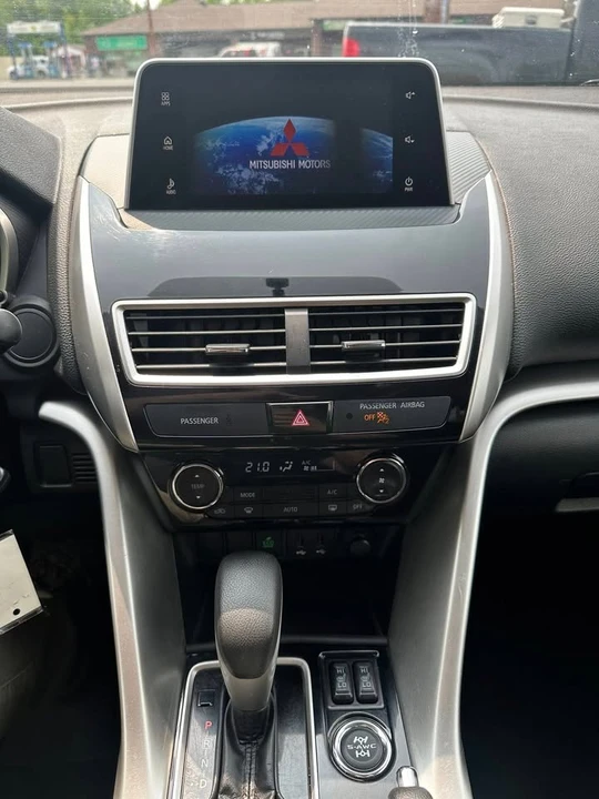 2019 Mitsubishi Eclipse Cross - Image 10 of 13