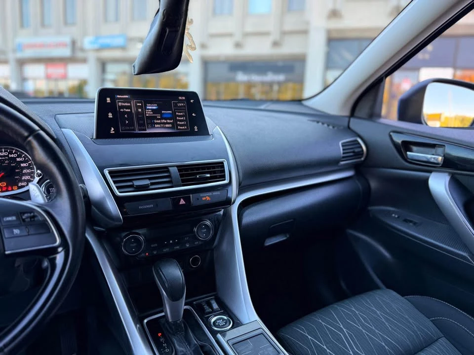 2019 Mitsubishi Eclipse Cross - Image 9 of 15