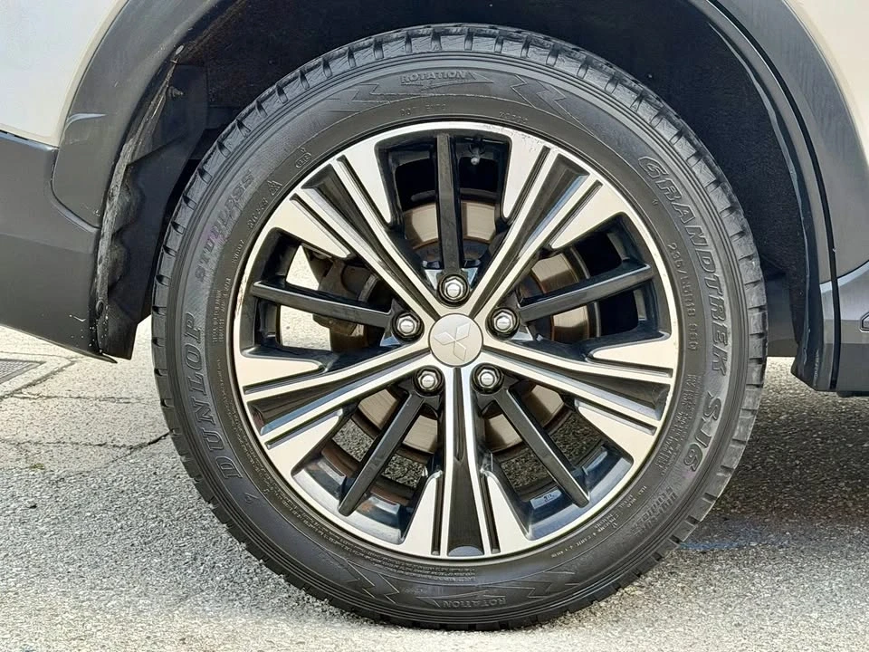 2019 Mitsubishi Eclipse Cross - Image 12 of 17