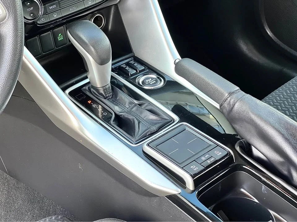 2019 Mitsubishi Eclipse Cross - Image 9 of 14