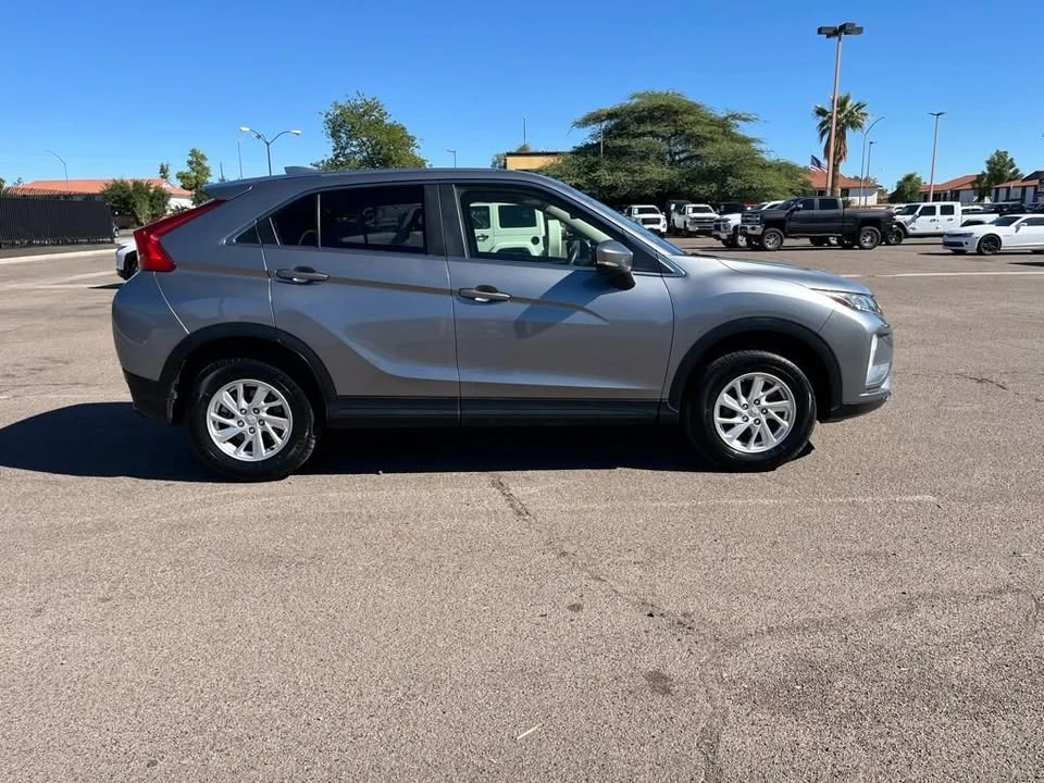 2019 Mitsubishi Eclipse Cross - Image 8 of 16