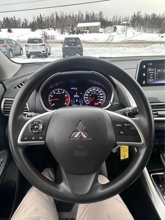 2019 Mitsubishi Eclipse Cross - Image 8 of 10