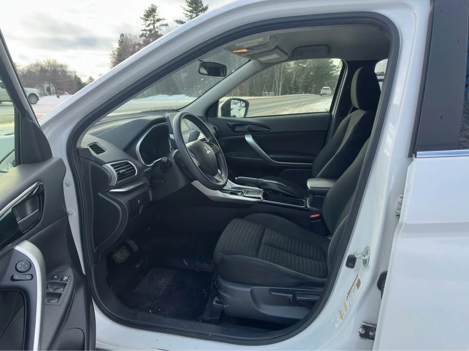 2019 Mitsubishi Eclipse Cross - Image 7 of 16