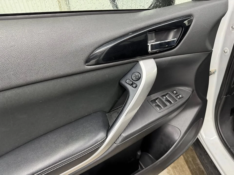 2019 Mitsubishi Eclipse Cross - Image 10 of 20