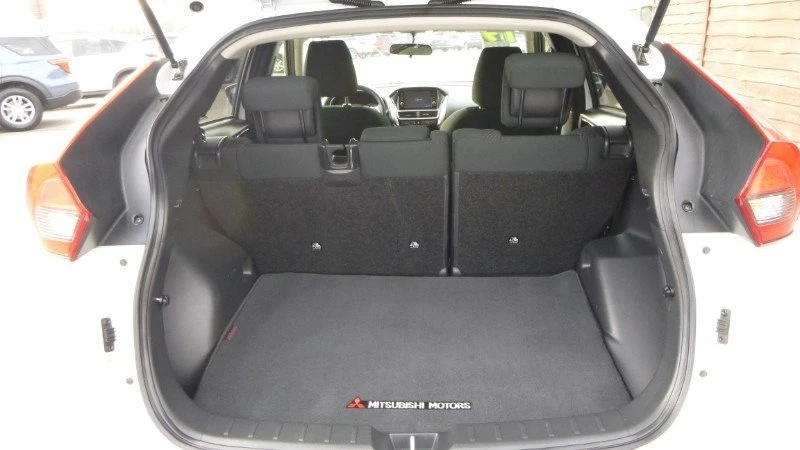 2019 Mitsubishi Eclipse Cross - Image 8 of 16