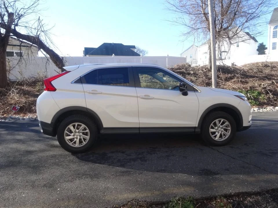 2019 Mitsubishi Eclipse Cross - Image 2 of 20