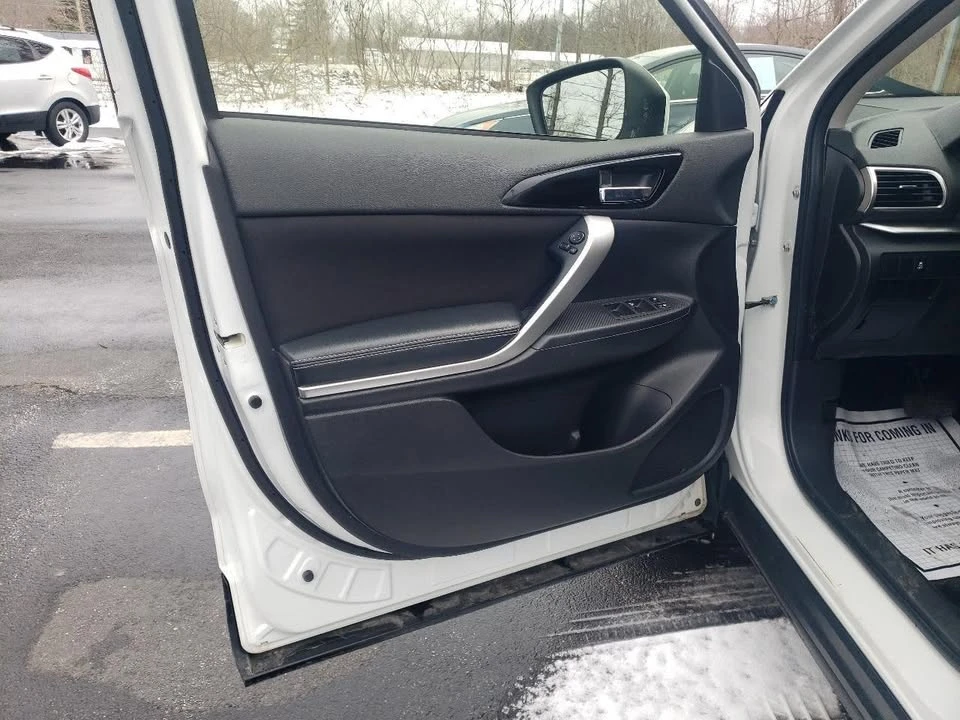 2019 Mitsubishi Eclipse Cross - Image 11 of 20