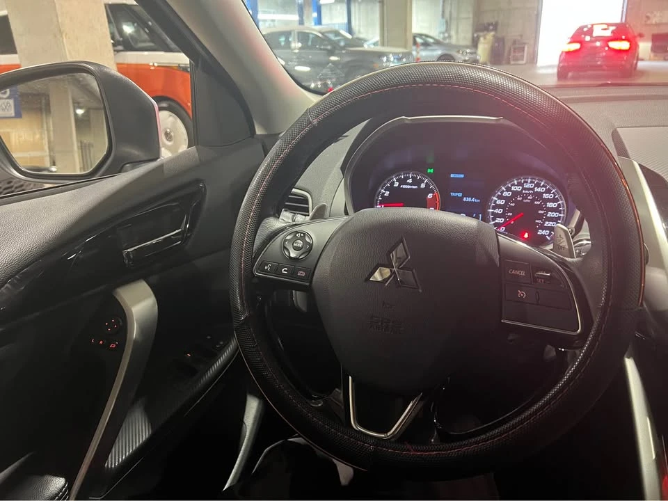 2019 Mitsubishi Eclipse Cross - Image 11 of 18