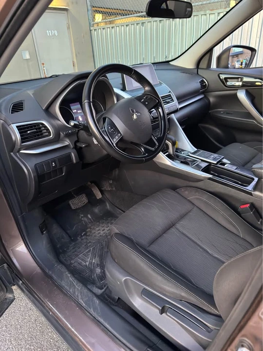 2019 Mitsubishi Eclipse Cross - Image 10 of 16