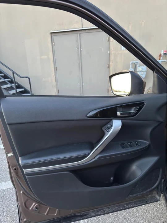 2019 Mitsubishi Eclipse Cross - Image 9 of 17