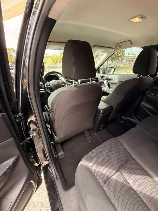 2019 Mitsubishi Eclipse Cross - Image 10 of 17
