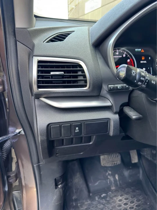 2019 Mitsubishi Eclipse Cross - Image 12 of 18