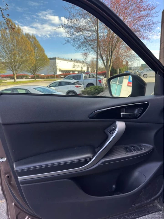 2019 Mitsubishi Eclipse Cross - Image 9 of 18