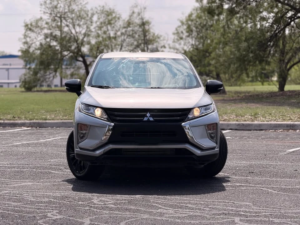2019 Mitsubishi Eclipse Cross - Image 2 of 19