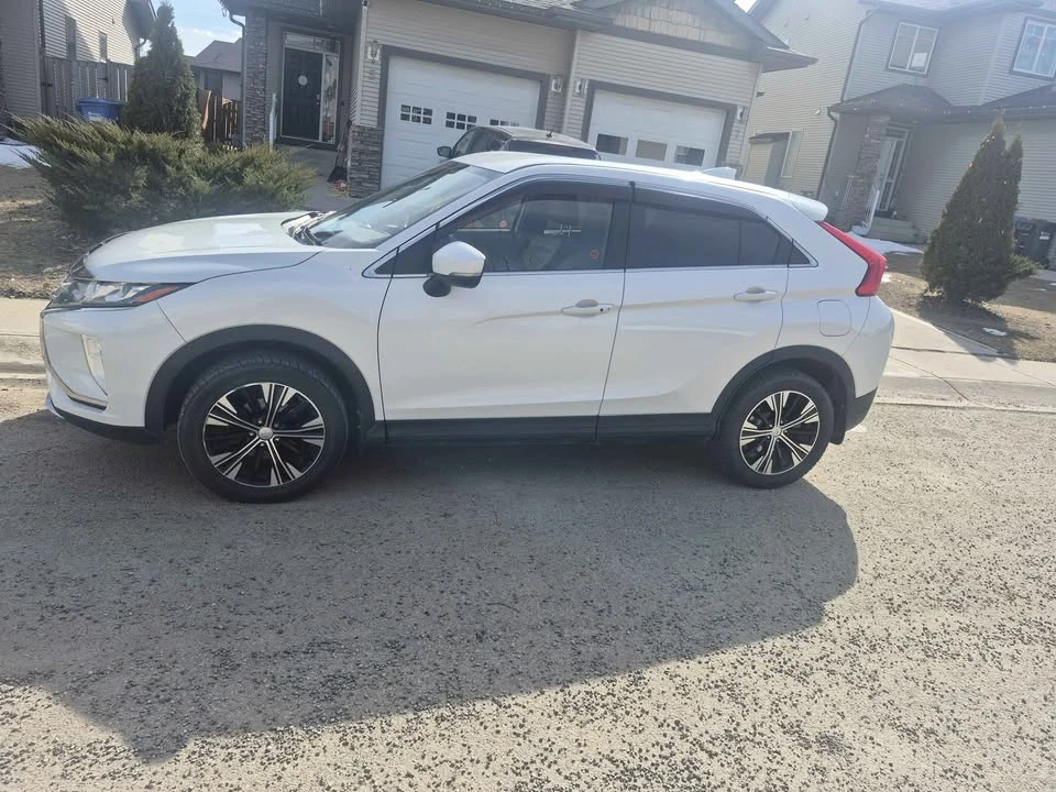 2019 Mitsubishi Eclipse Cross - Image 2 of 11