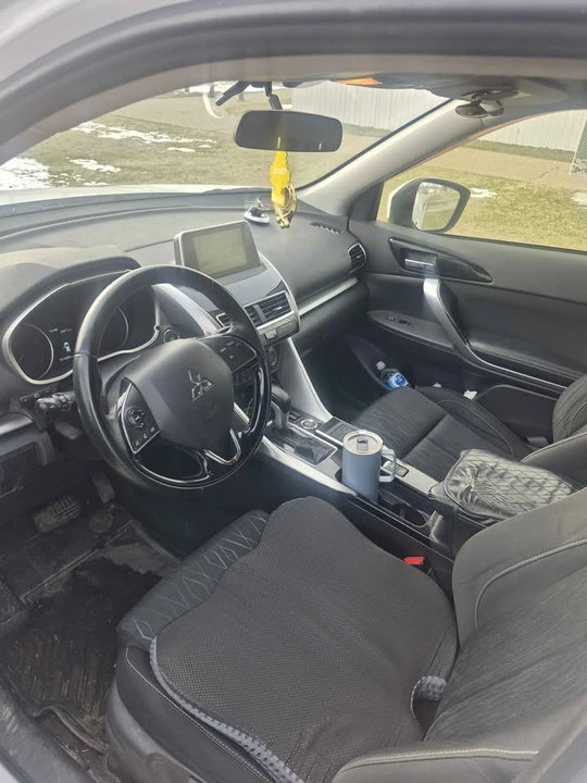 2019 Mitsubishi Eclipse Cross - Image 9 of 11