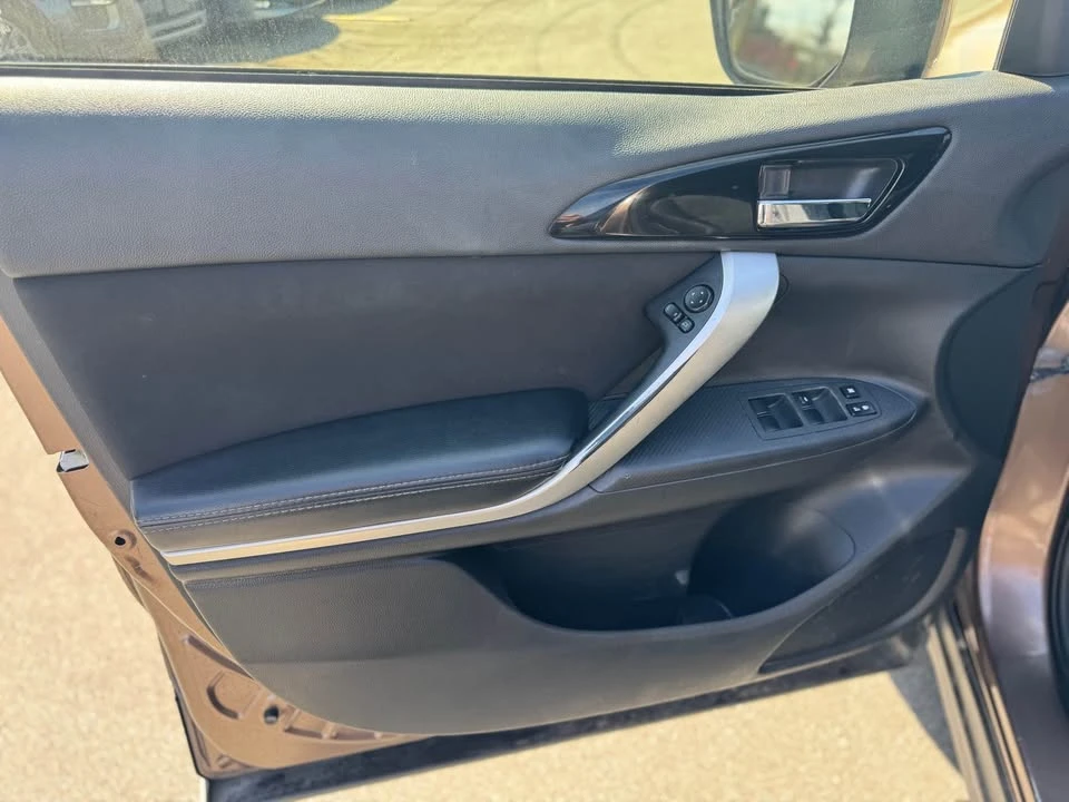 2019 Mitsubishi Eclipse Cross - Image 8 of 15