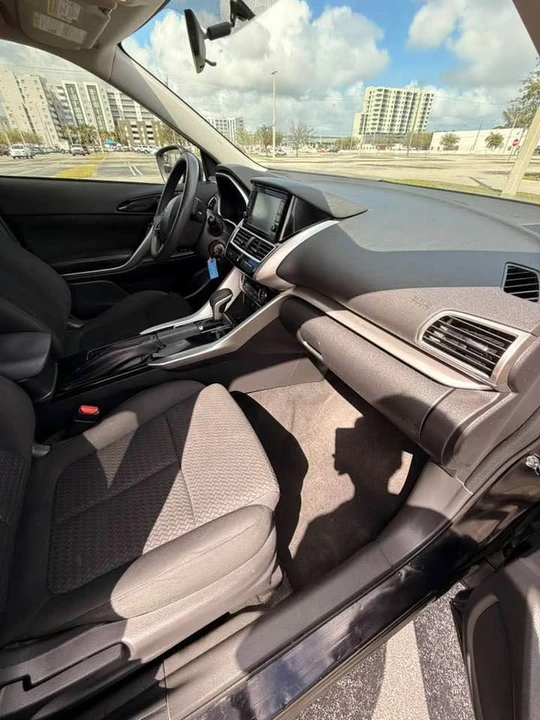 2019 Mitsubishi Eclipse Cross - Image 11 of 18