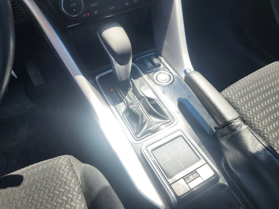 2019 Mitsubishi Eclipse Cross - Image 16 of 20