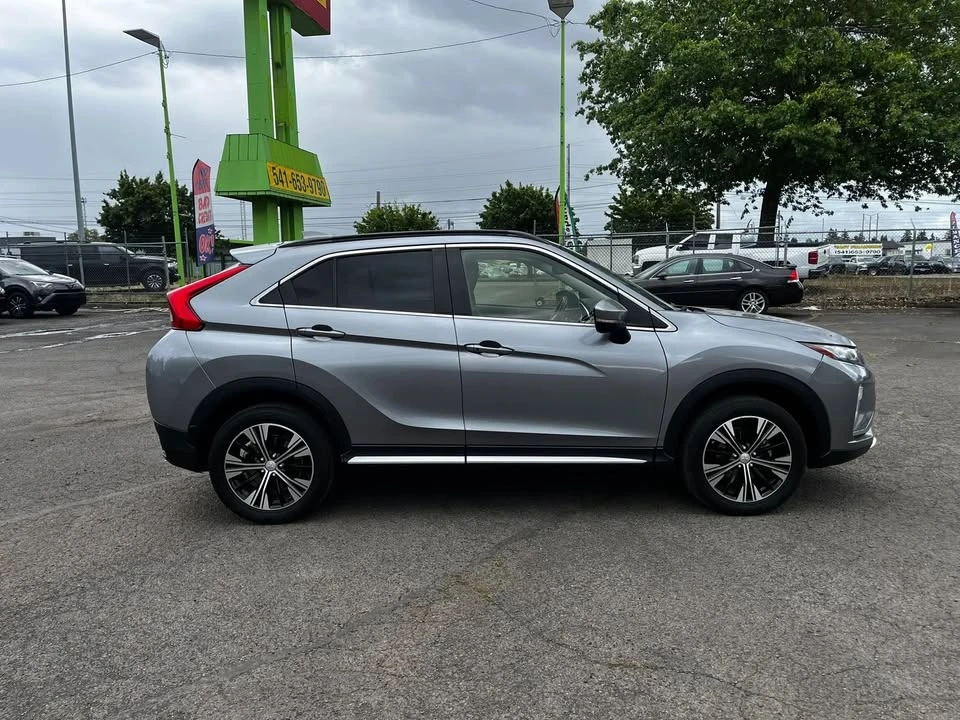 2019 Mitsubishi Eclipse Cross - Image 2 of 20