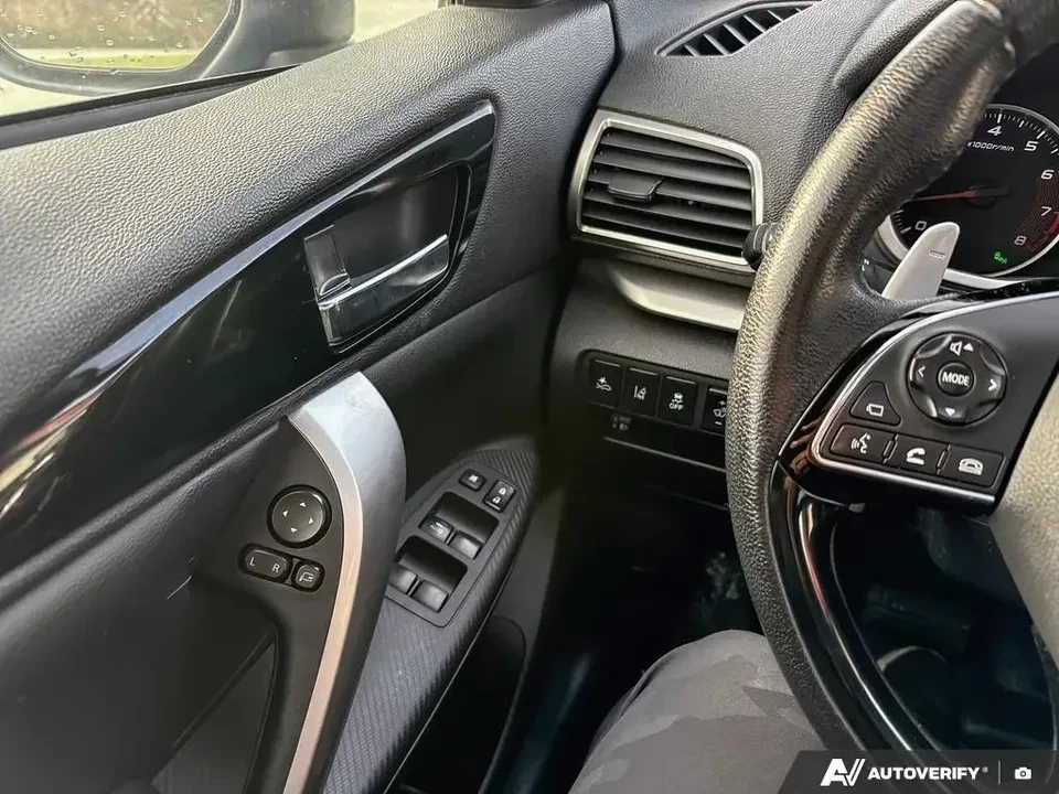 2019 Mitsubishi Eclipse Cross - Image 16 of 20
