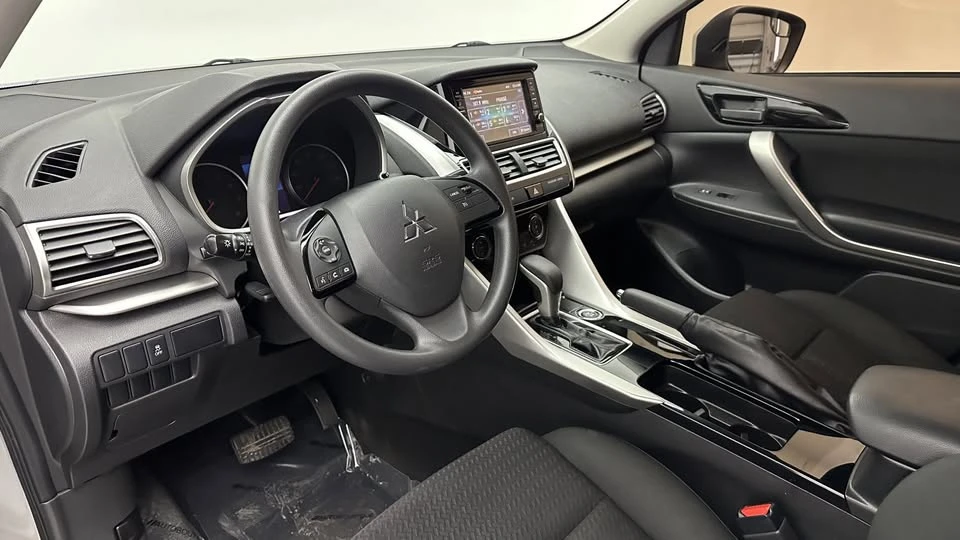 2019 Mitsubishi Eclipse Cross - Image 8 of 19