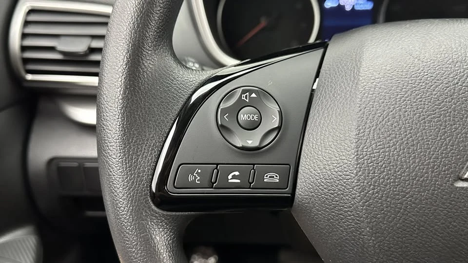2019 Mitsubishi Eclipse Cross - Image 13 of 19