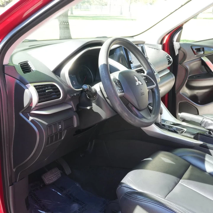 2019 Mitsubishi Eclipse Cross - Image 2 of 19