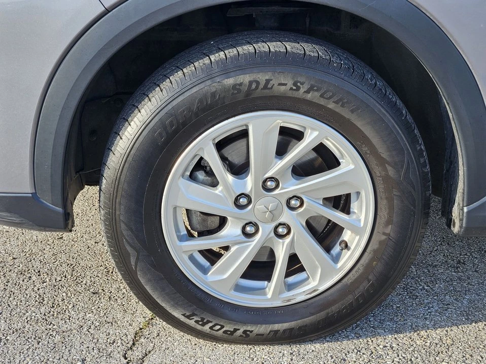 2019 Mitsubishi Eclipse Cross - Image 7 of 20