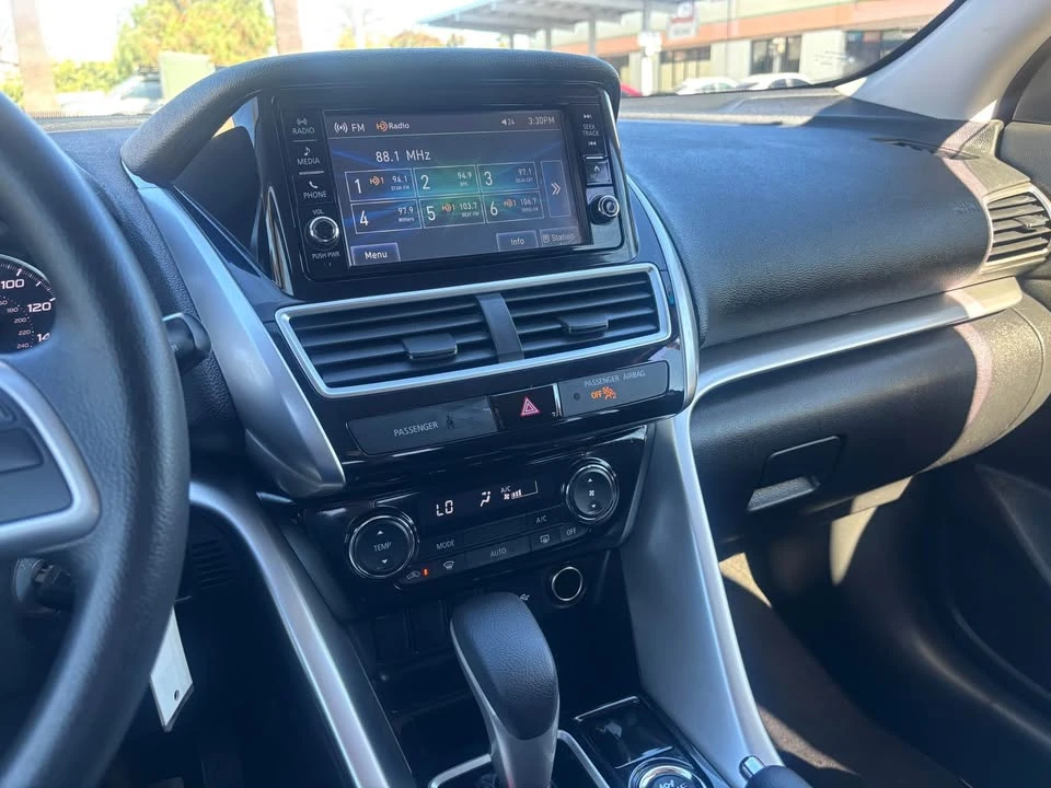 2019 Mitsubishi Eclipse Cross - Image 8 of 13