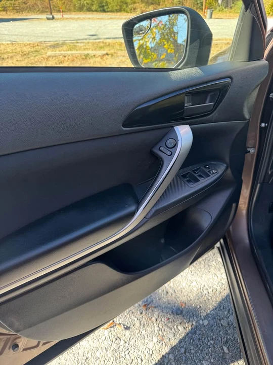 2019 Mitsubishi Eclipse Cross - Image 9 of 20