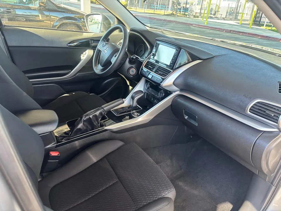 2019 Mitsubishi Eclipse Cross - Image 9 of 13