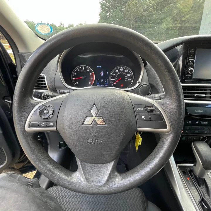 2019 Mitsubishi Eclipse Cross - Image 8 of 20