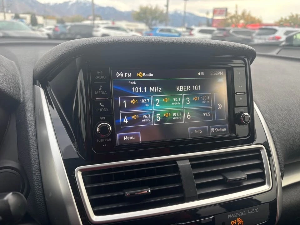 2019 Mitsubishi Eclipse Cross - Image 8 of 12