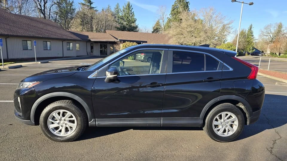 2019 Mitsubishi Eclipse Cross - Image 5 of 12