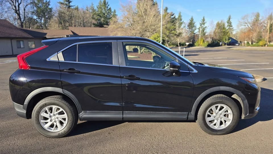 2019 Mitsubishi Eclipse Cross - Image 8 of 12