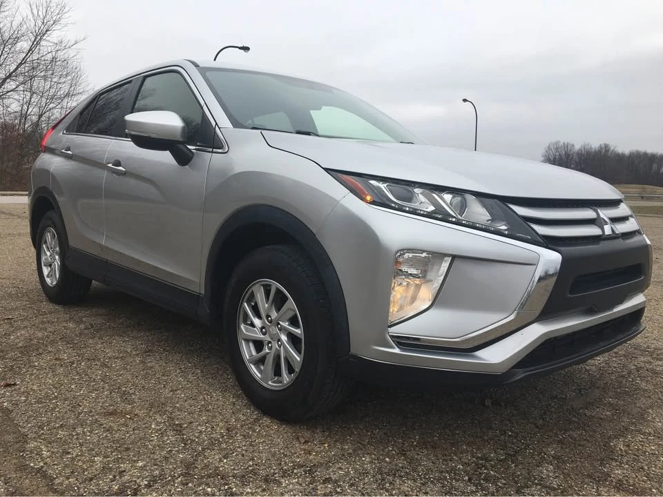 2019 Mitsubishi Eclipse Cross - Image 2 of 17