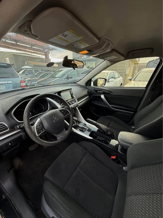 2019 Mitsubishi Eclipse Cross - Image 9 of 15