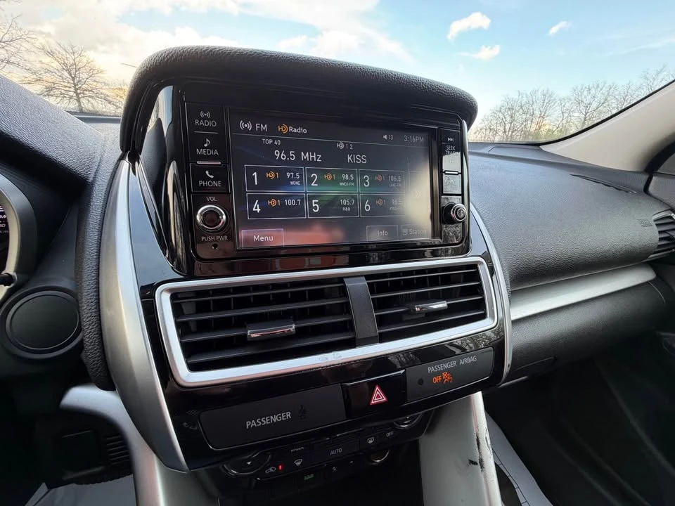 2019 Mitsubishi Eclipse Cross - Image 16 of 19