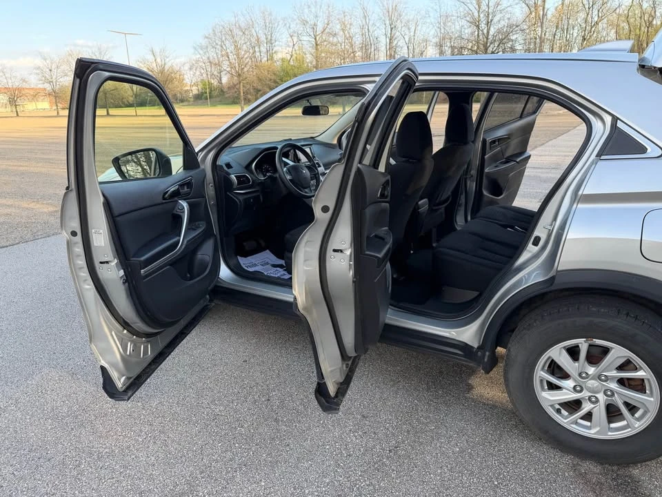 2019 Mitsubishi Eclipse Cross - Image 10 of 19