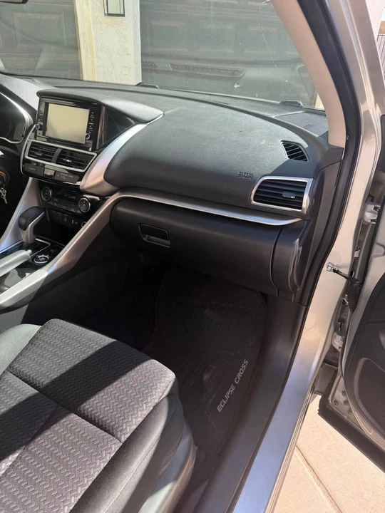 2019 Mitsubishi Eclipse Cross - Image 9 of 17