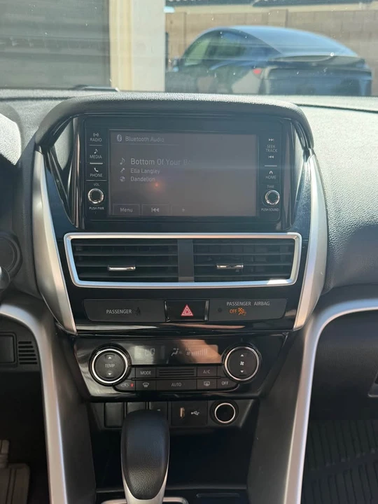 2019 Mitsubishi Eclipse Cross - Image 10 of 17