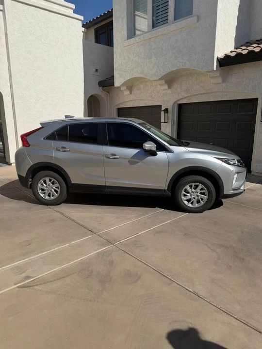 2019 Mitsubishi Eclipse Cross - Image 2 of 17